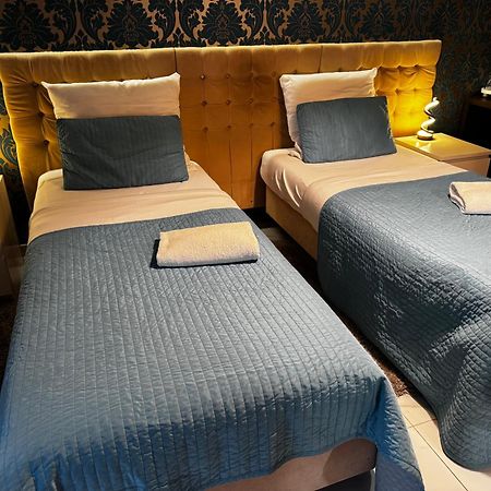B&M Guesthouse 오시비엥침 외부 사진