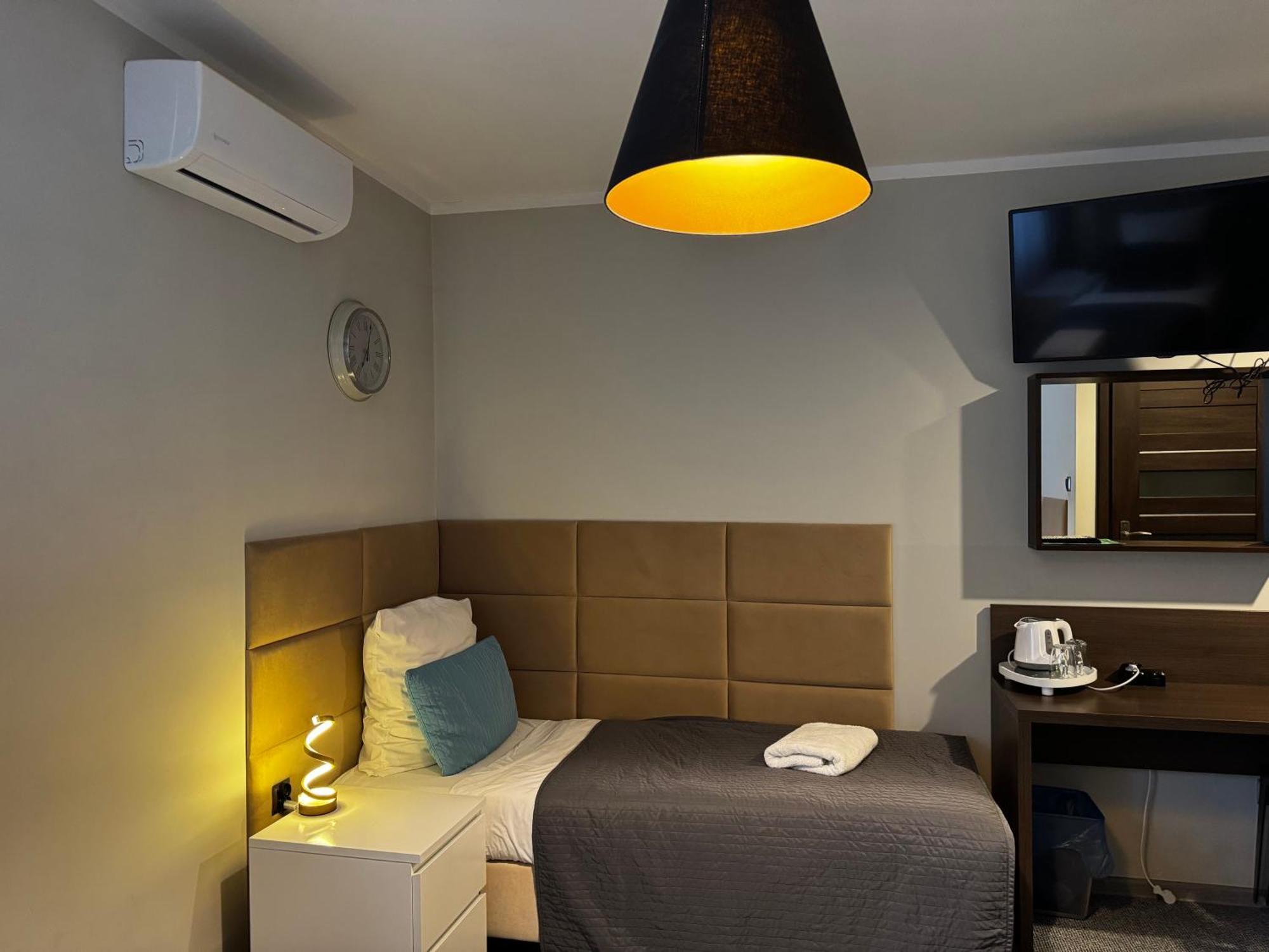 B&M Guesthouse 오시비엥침 외부 사진