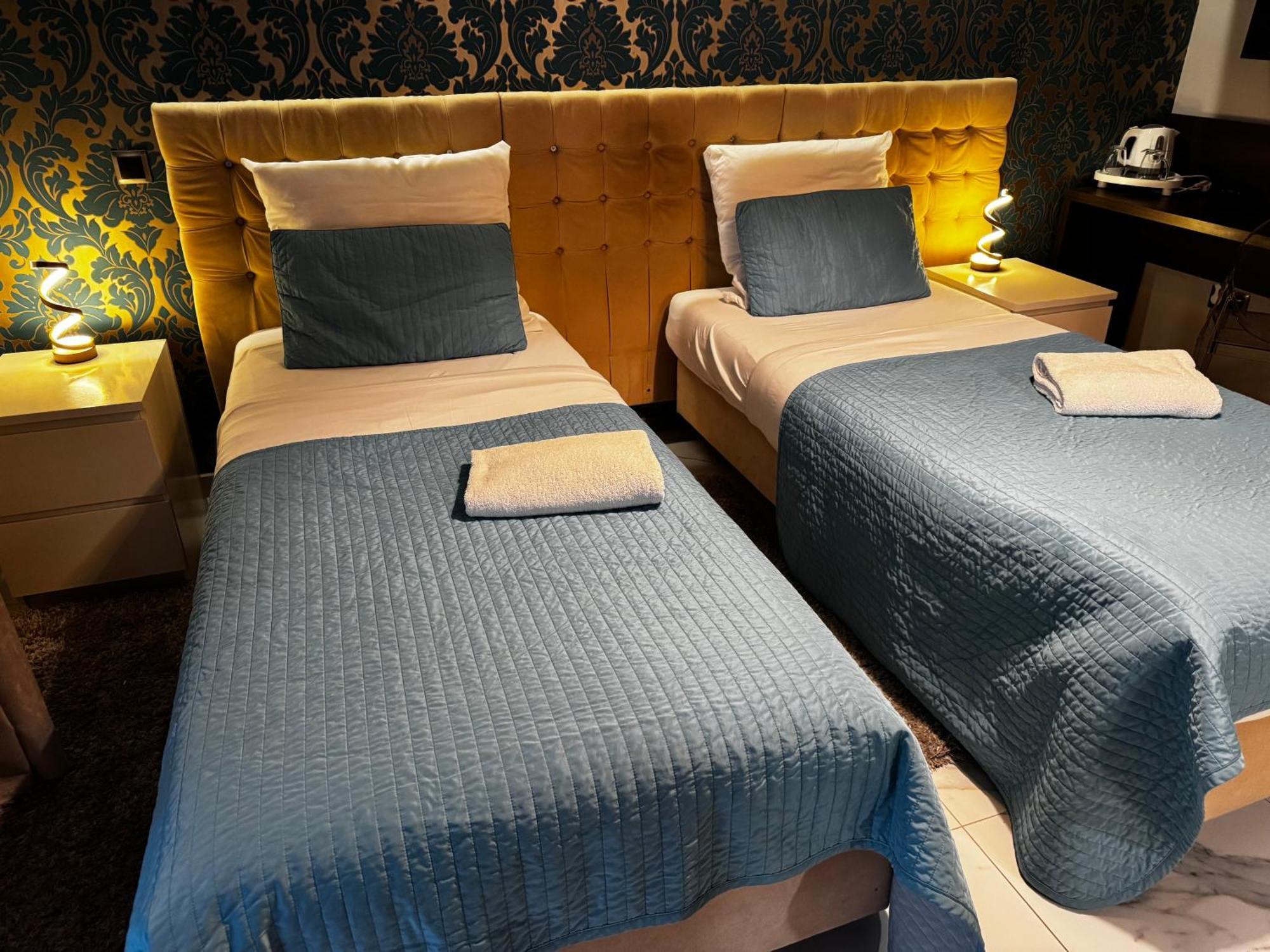 B&M Guesthouse 오시비엥침 외부 사진