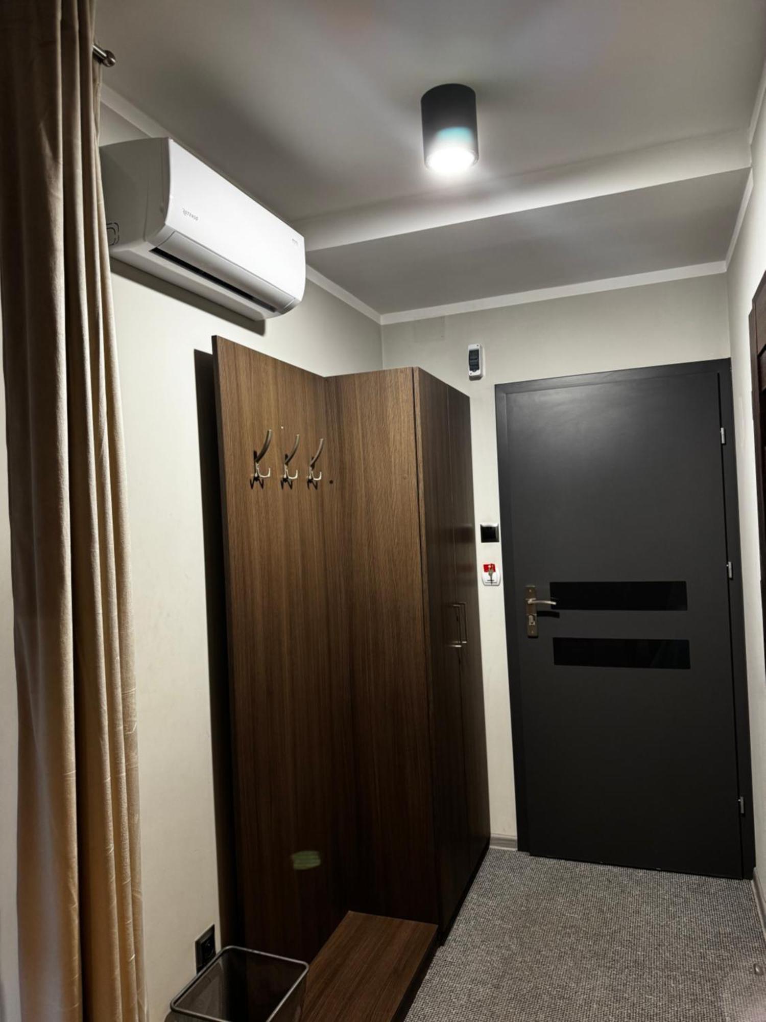 B&M Guesthouse 오시비엥침 외부 사진