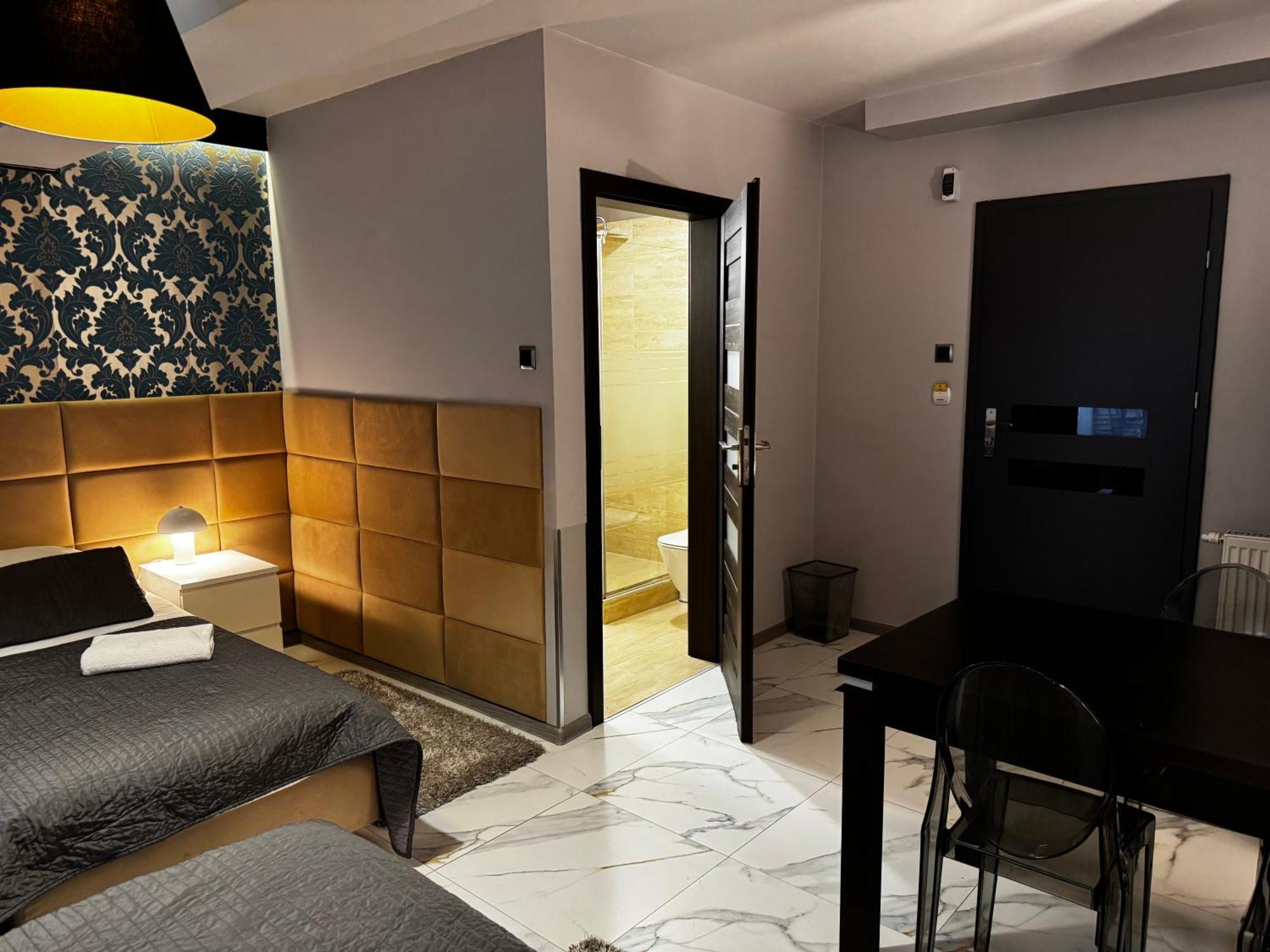 B&M Guesthouse 오시비엥침 외부 사진