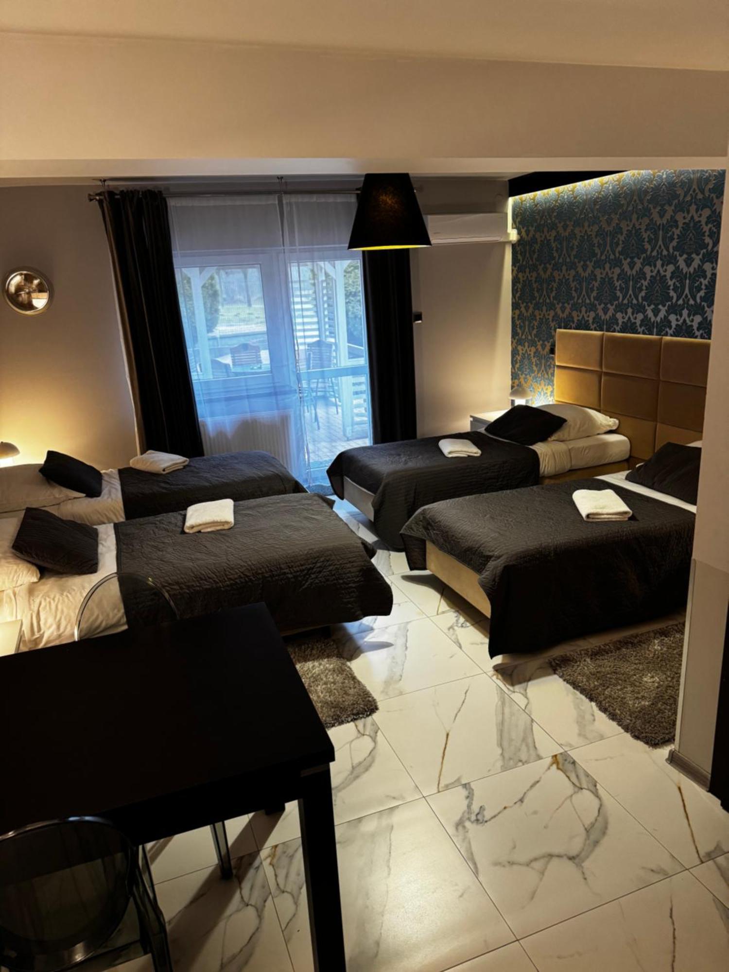 B&M Guesthouse 오시비엥침 외부 사진
