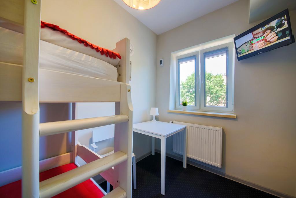 B&M Guesthouse 오시비엥침 외부 사진