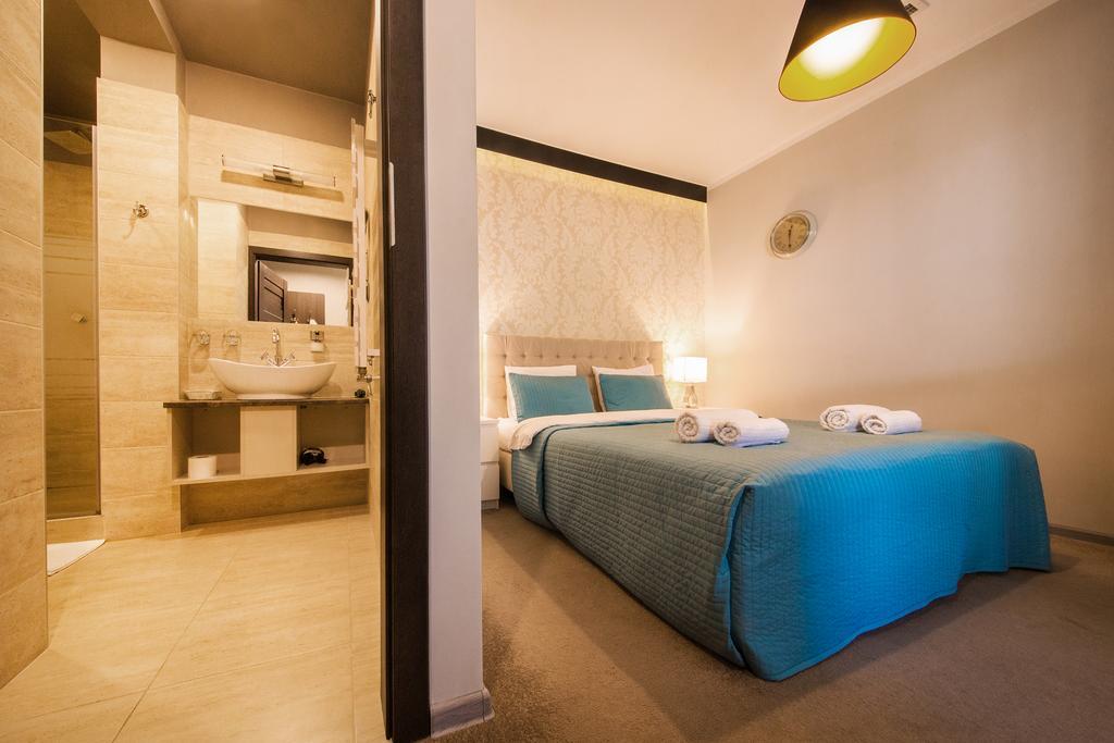 B&M Guesthouse 오시비엥침 외부 사진