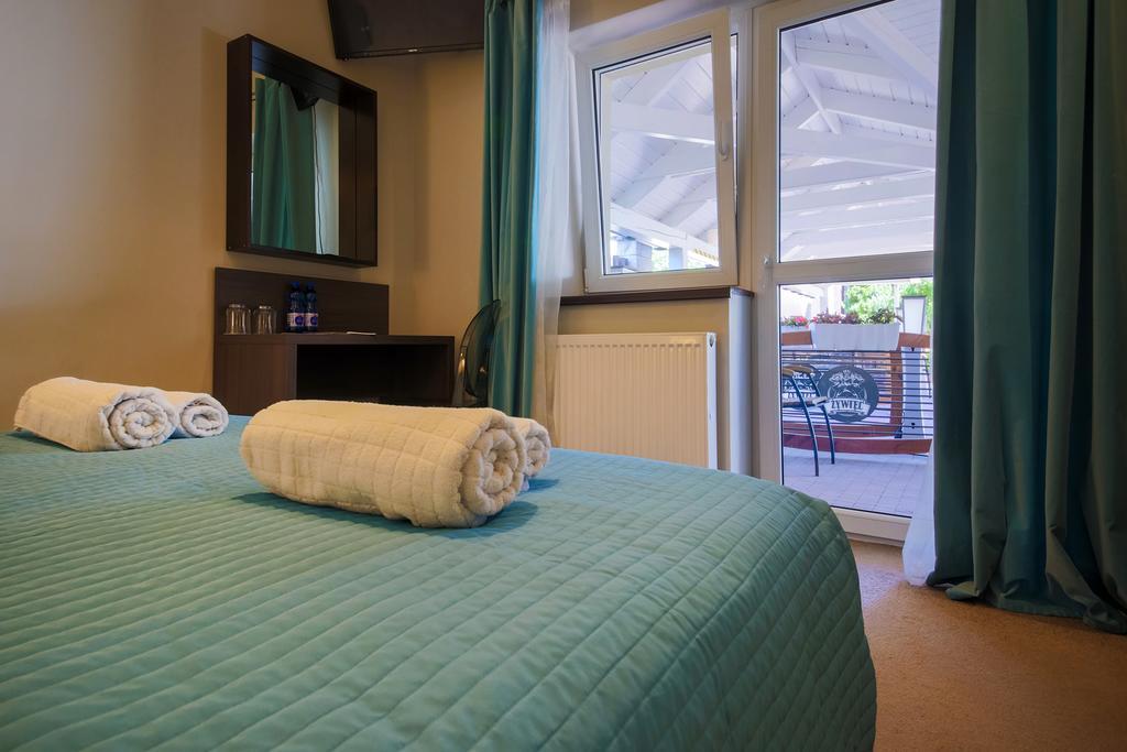 B&M Guesthouse 오시비엥침 외부 사진