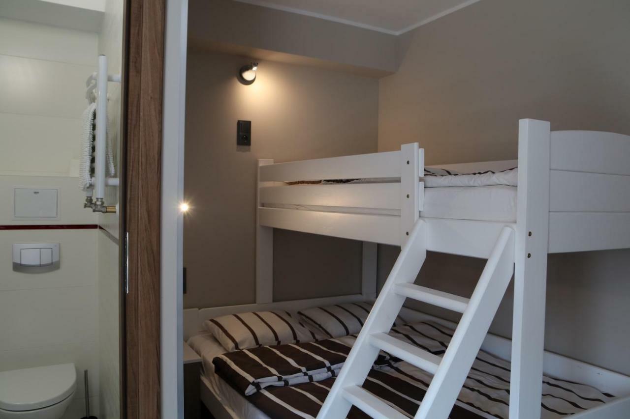 B&M Guesthouse 오시비엥침 외부 사진